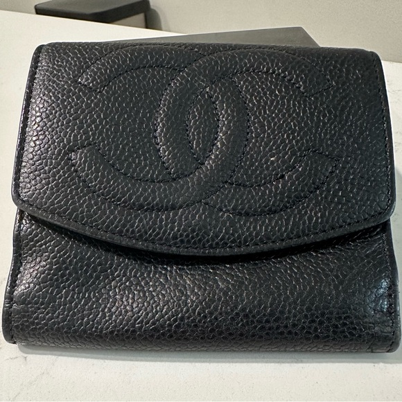 CHANEL Black Leather Vintage Wallet on Chain - Picture 2 of 14
